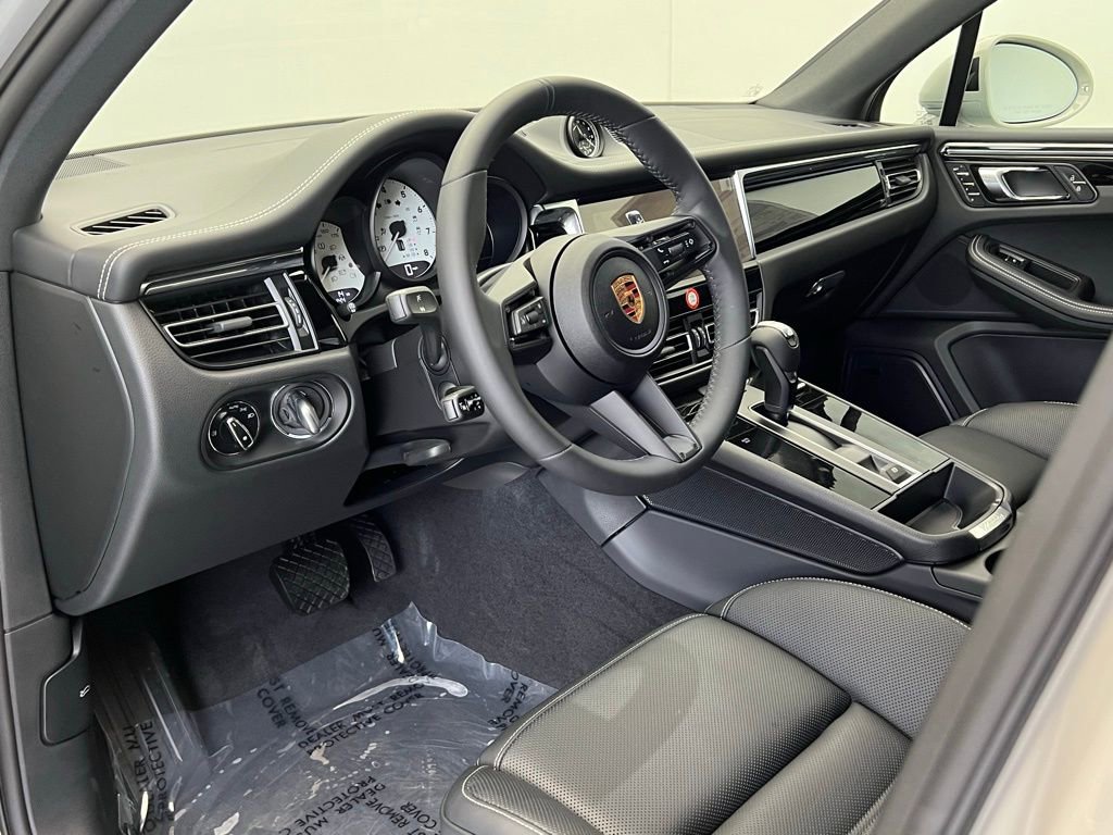 New 2025 Porsche Macan S image 4