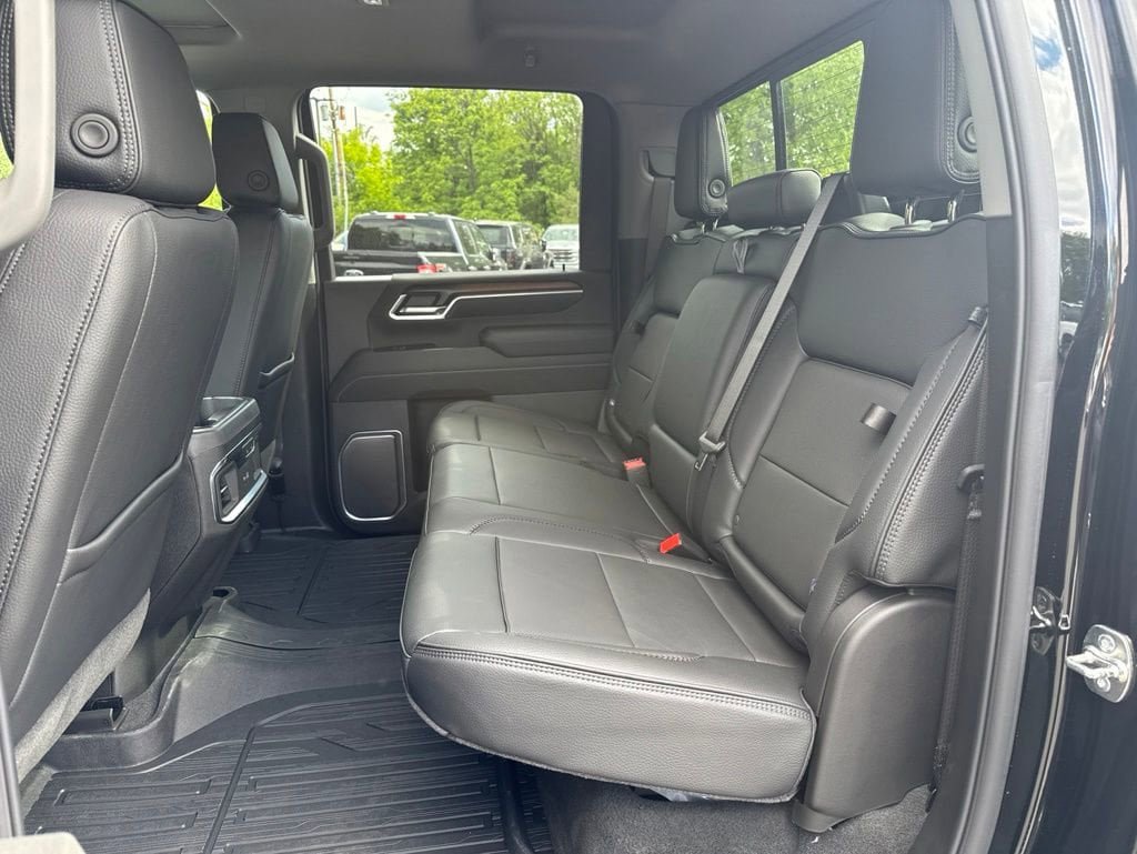 New 2026 GMC Sierra 2500 Denali w/ Denali Reserve Package AWD/4WD image 11