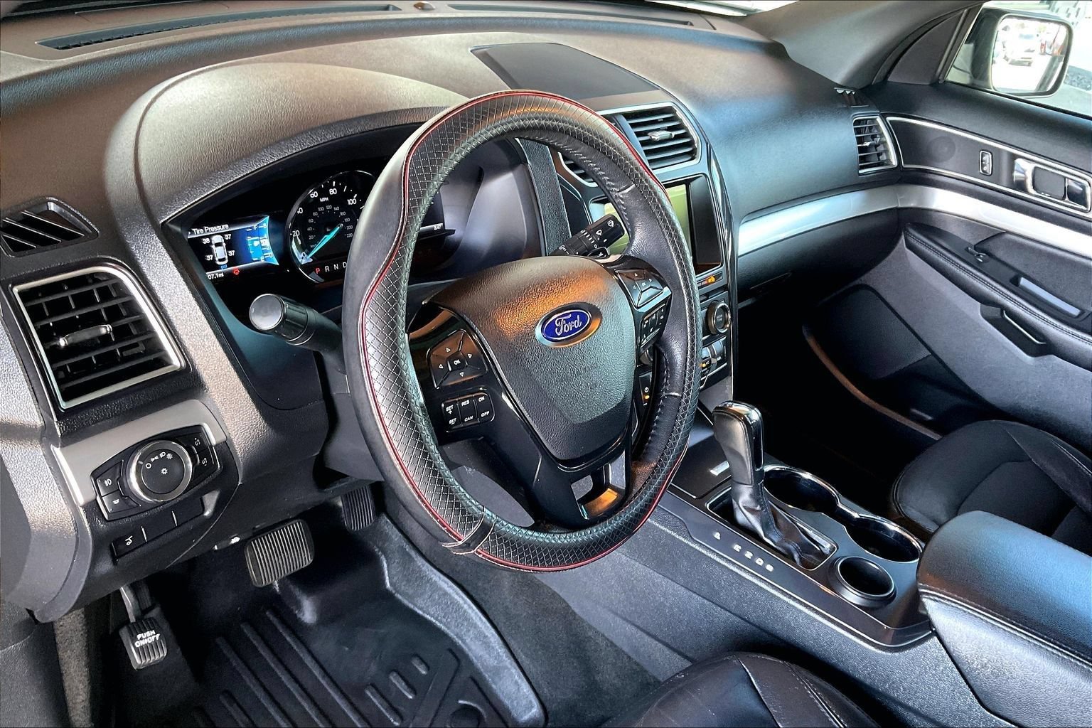 Used 2016 Ford Explorer XLT w/ Equipment Group 202A FWD image 15