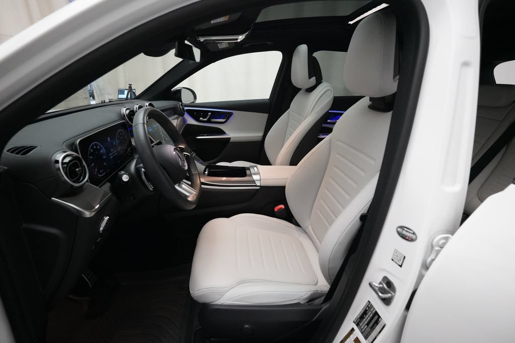 Used 2025 Mercedes-Benz GLC 300 4MATIC image 7