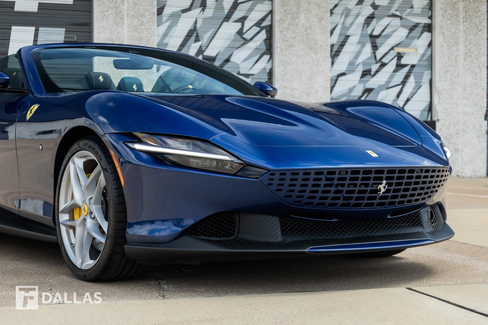 Used 2025 Ferrari Roma Spider RWD image 2