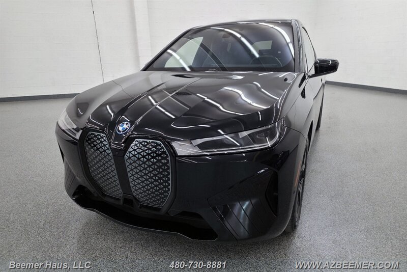 Used 2024 BMW iX xDrive50 w/ Sport Package AWD/4WD image 2