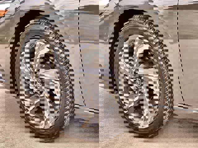 Used 2025 Hyundai Elantra Sport image 9