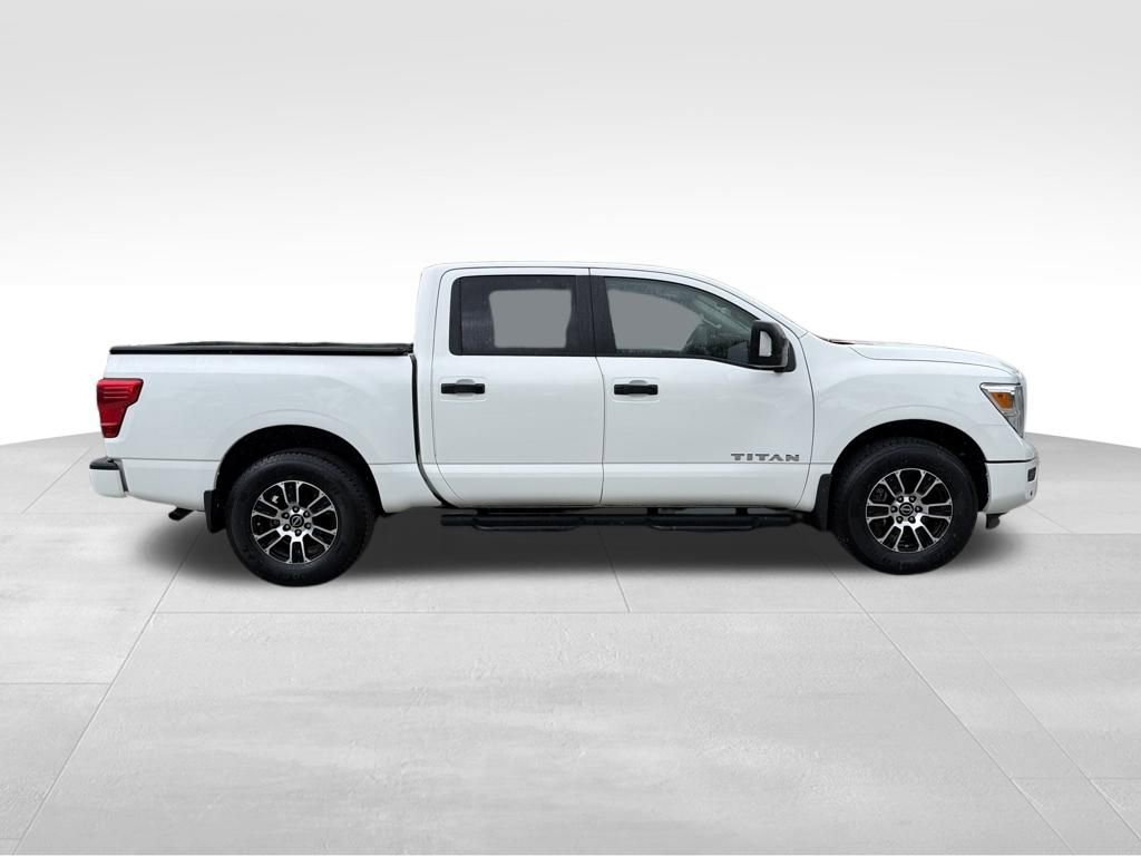 Used 2024 Nissan Titan SV w/ SV Convenience Package image 9
