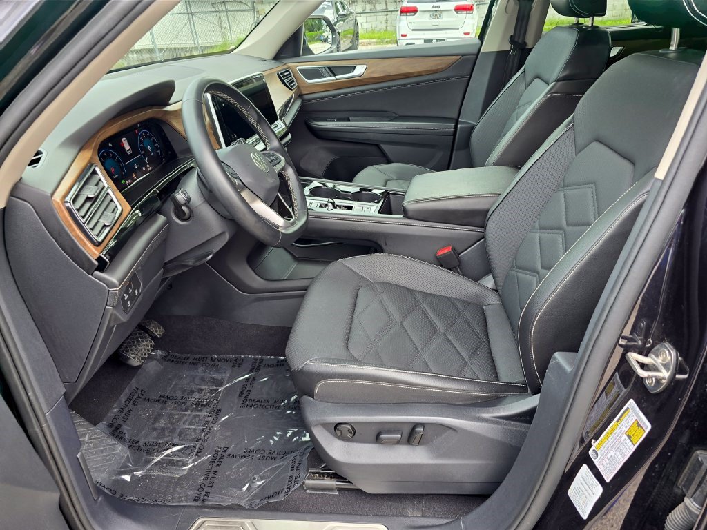 Used 2025 Volkswagen Atlas SE FWD image 16