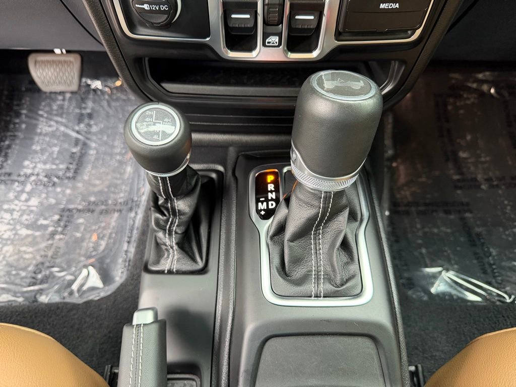 Used 2023 Jeep Wrangler Unlimited Sahara w/ Cold Weather Group image 28