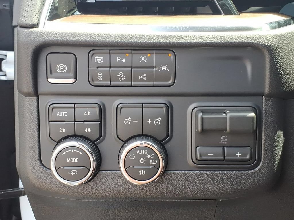 New 2026 Chevrolet Suburban High Country w/ LPO, Illumination Package AWD/4WD image 16