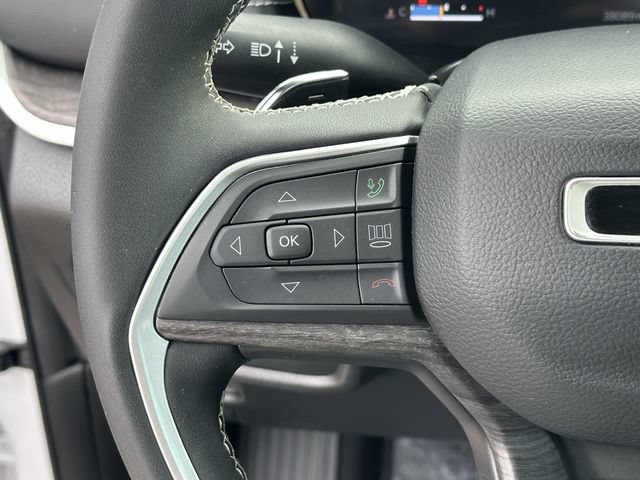 Used 2023 Jeep Grand Cherokee Limited AWD/4WD image 13