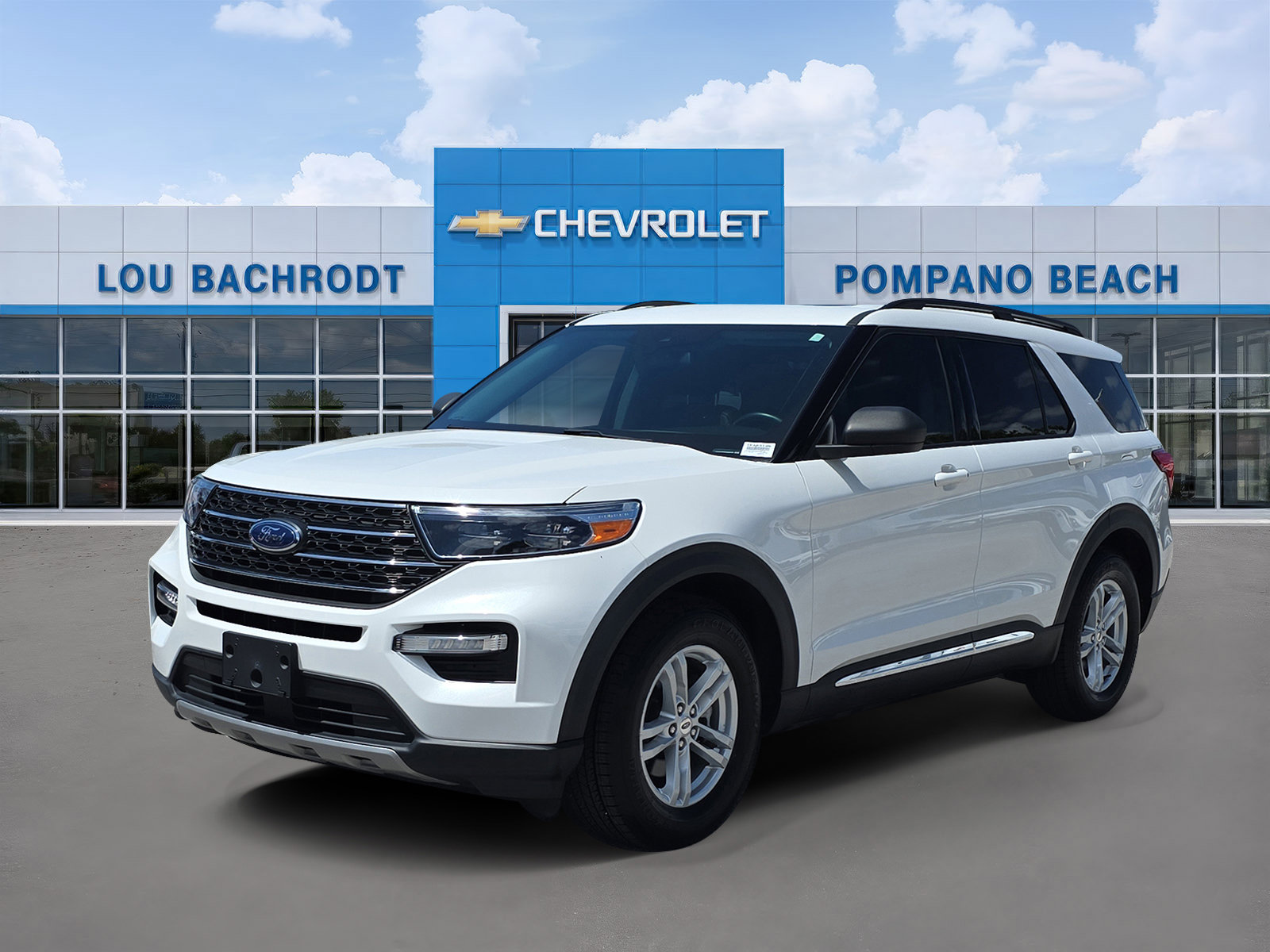 Used 2022 Ford Explorer XLT w/ Equipment Group 202A RWD image 3