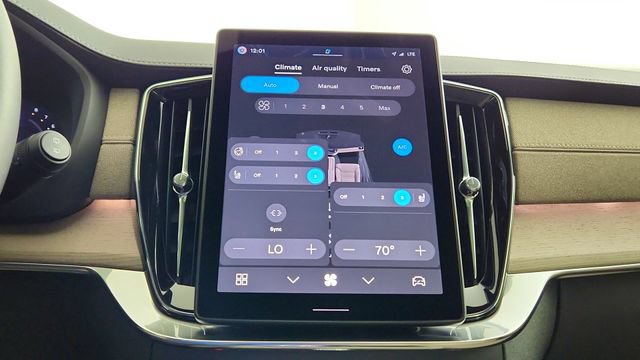 New 2026 Volvo XC90 B6 Plus w/ Protection Package Premier AWD/4WD image 23