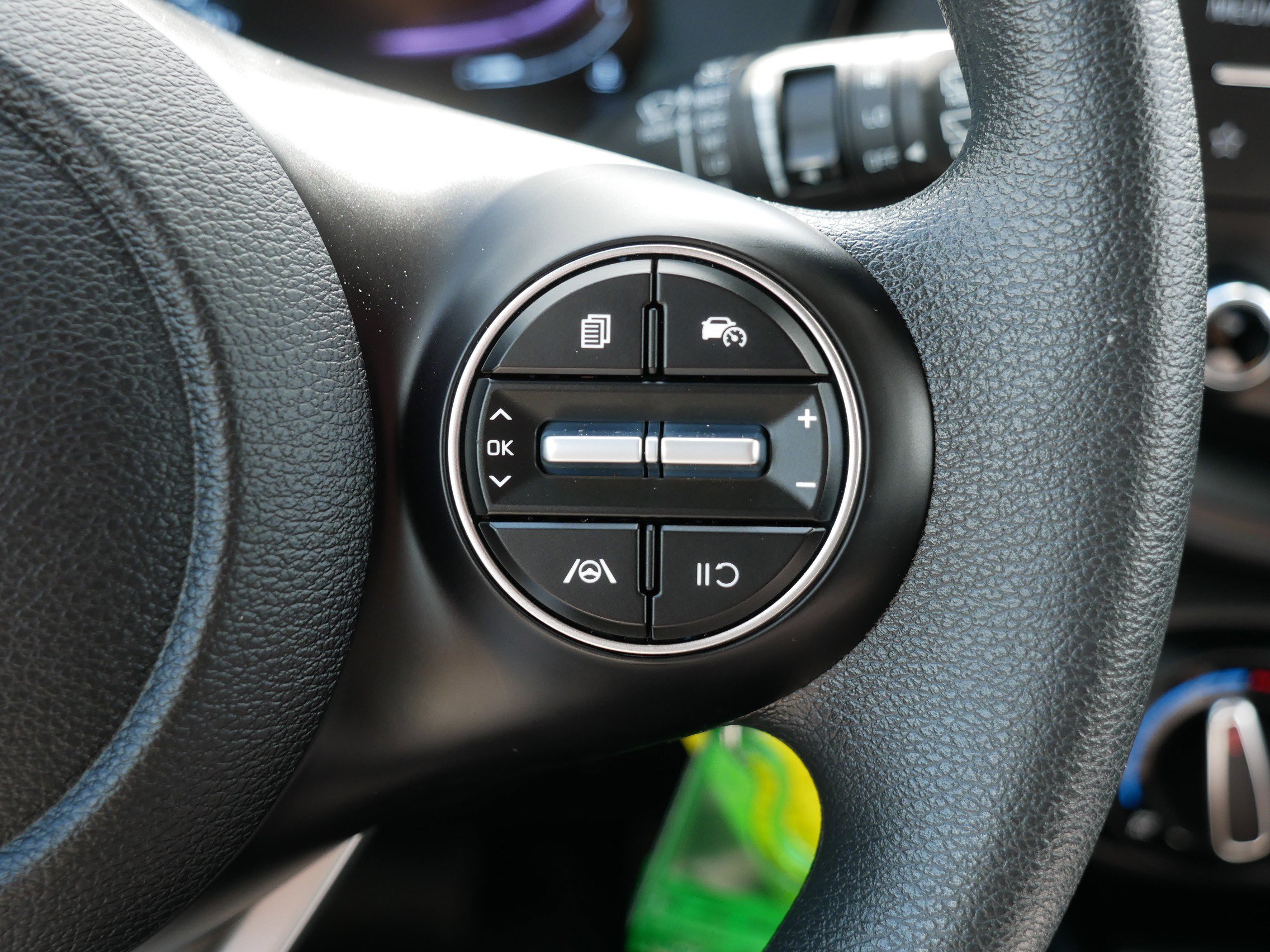Used 2025 Kia Soul LX FWD image 30