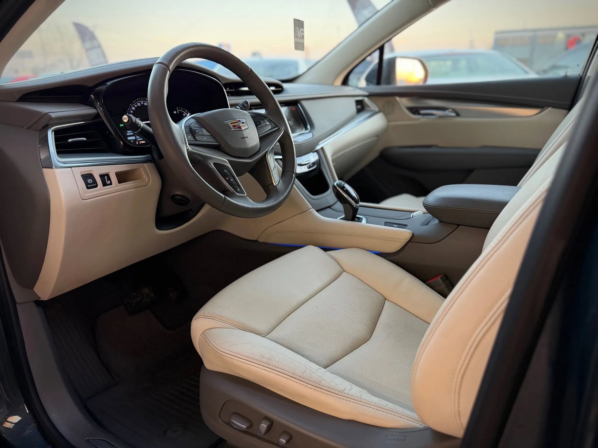 Used 2019 Cadillac XT5 Luxury w/ LPO, Radiant Package image 9