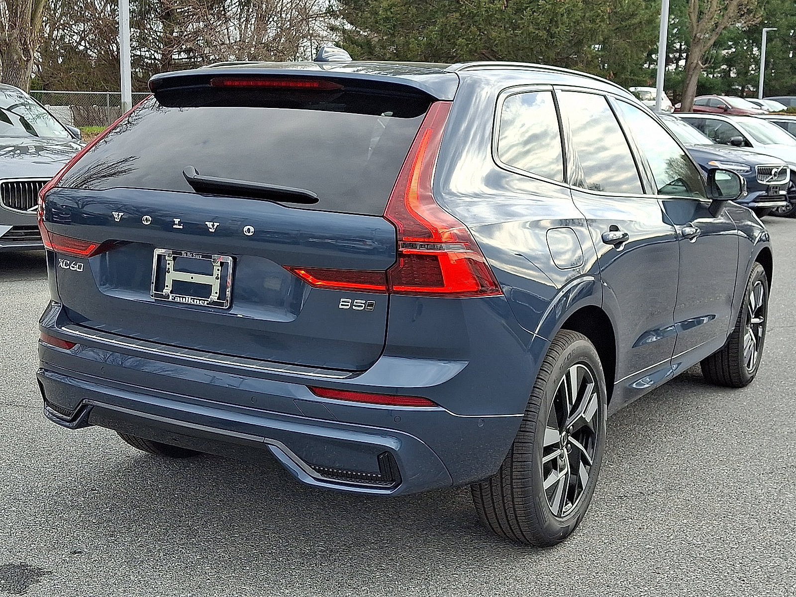 New 2026 Volvo XC60 B5 Plus w/ Protection Package Premier AWD/4WD image 4