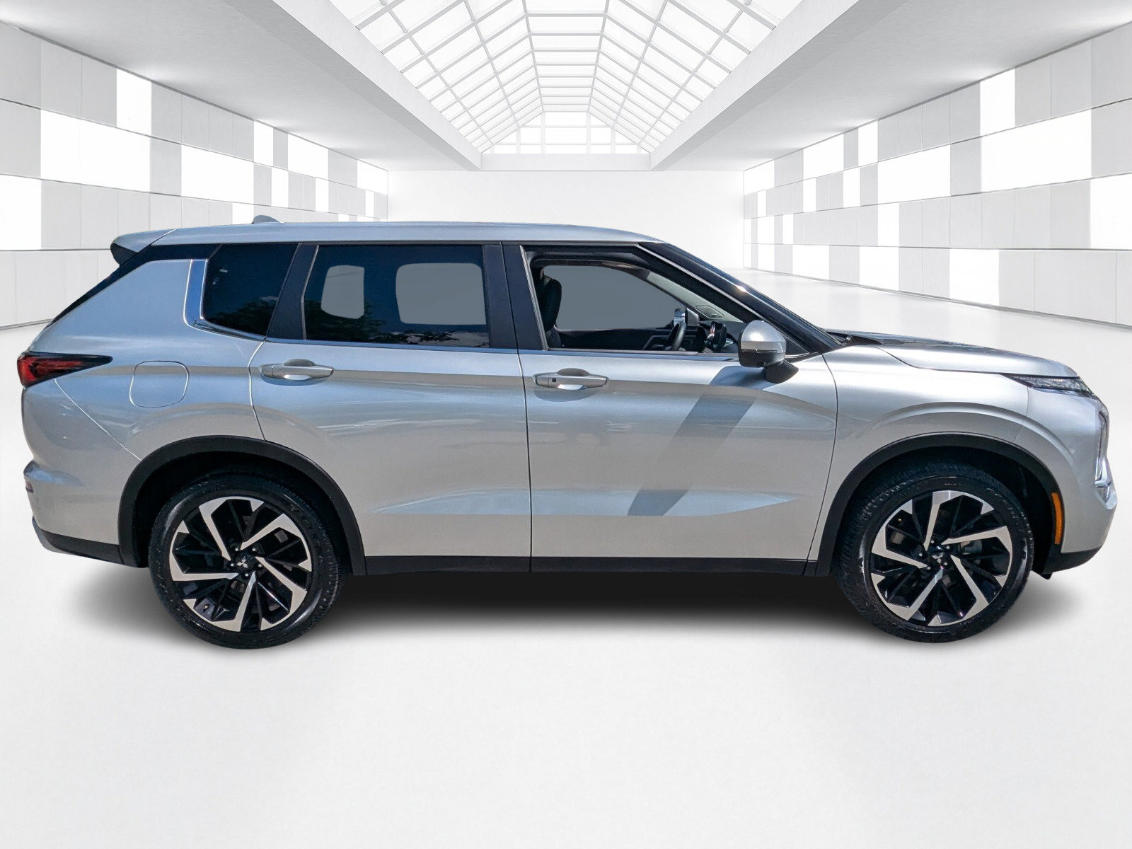 Used 2023 Mitsubishi Outlander SE FWD image 8