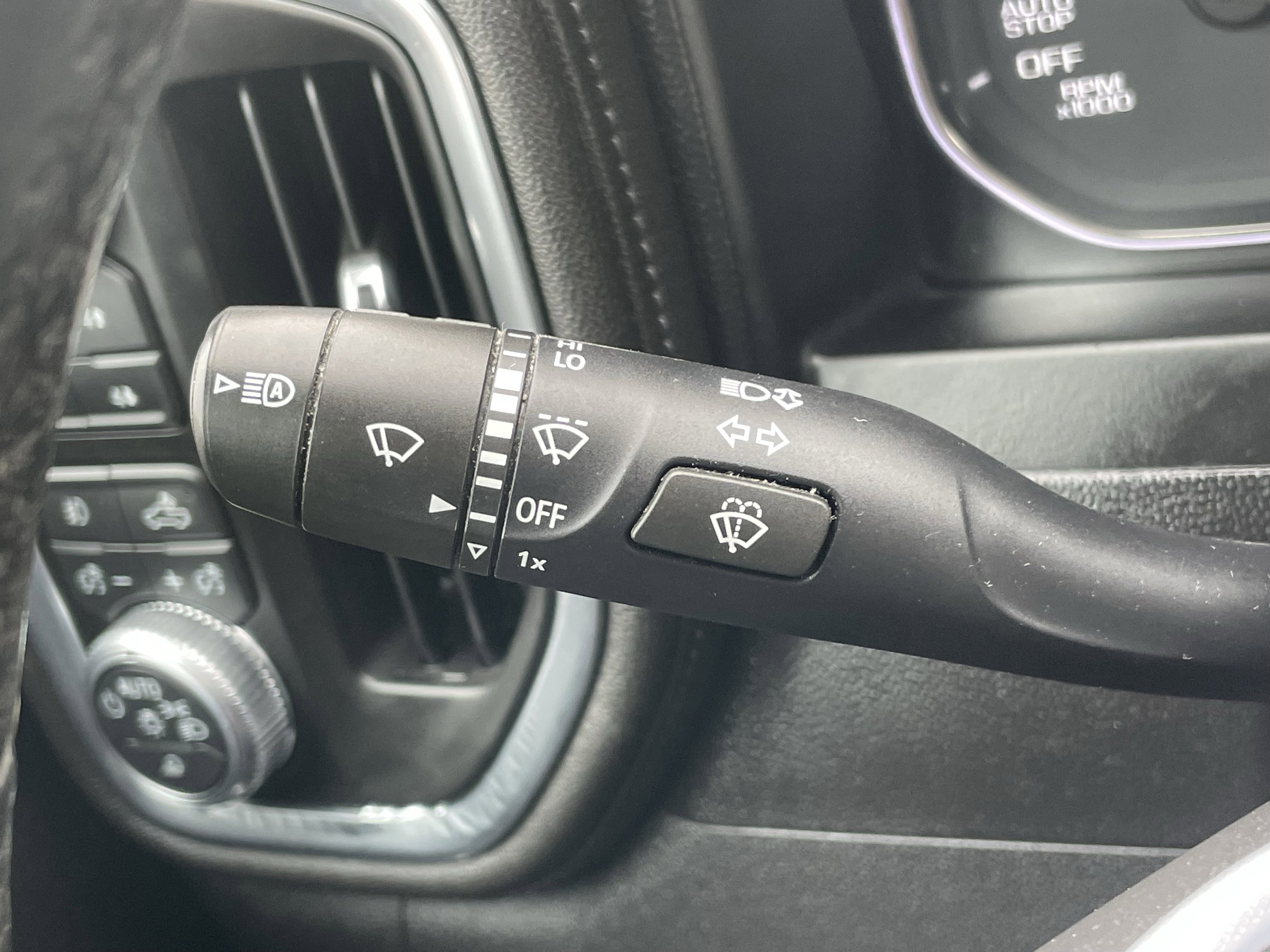 Used 2019 GMC Sierra 1500 SLT w/ SLT Premium Plus Package AWD/4WD image 18