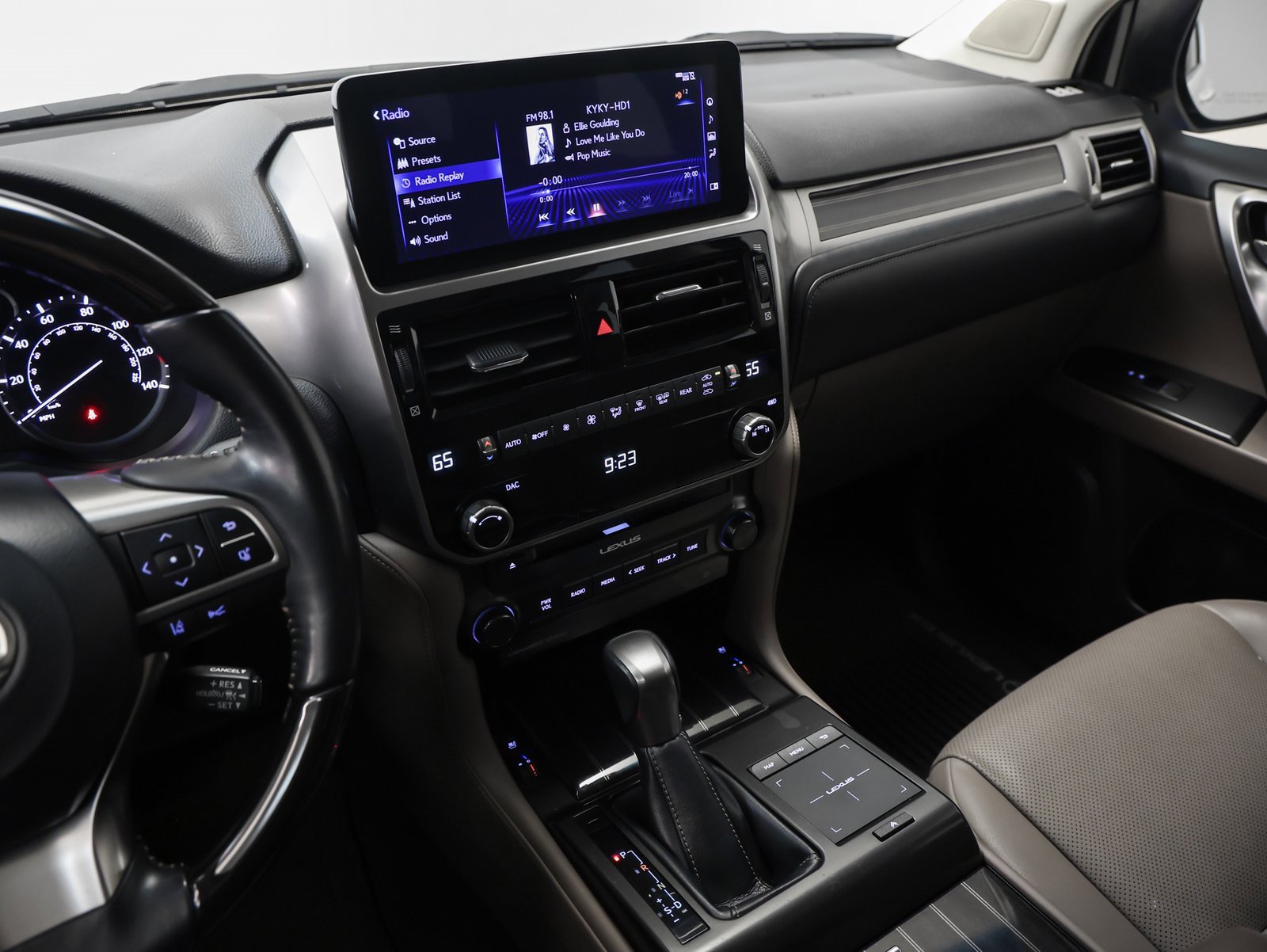 Used 2022 Lexus GX 460 Premium w/ Premium Package image 32