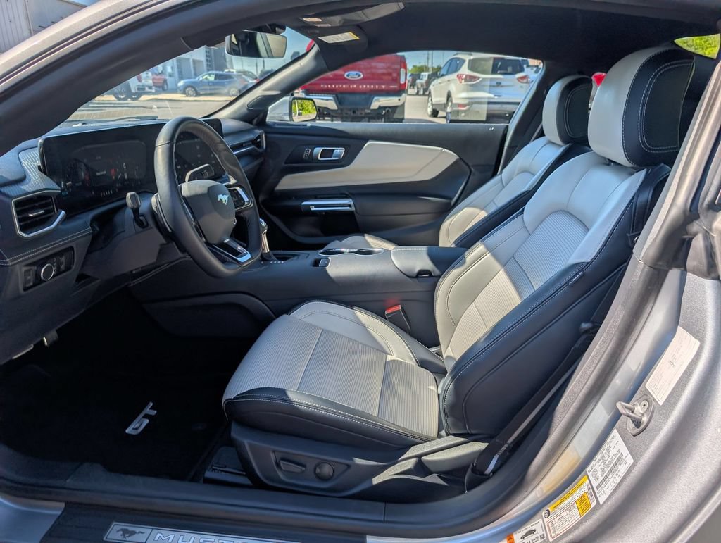 Used 2025 Ford Mustang GT Premium RWD image 12
