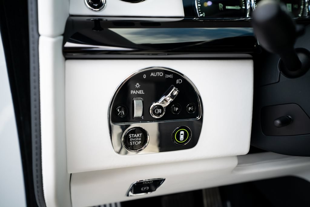 Used 2022 Rolls-Royce Phantom Sedan w/ The Phantom Package RWD image 32