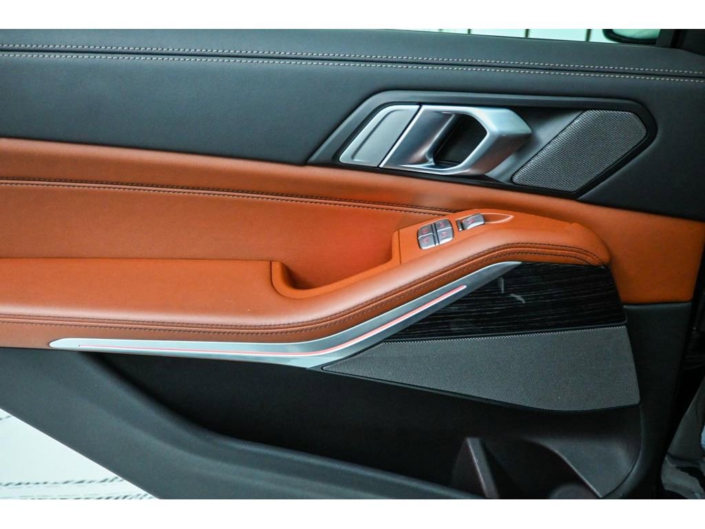 Used 2025 BMW X7 M60i AWD/4WD image 25