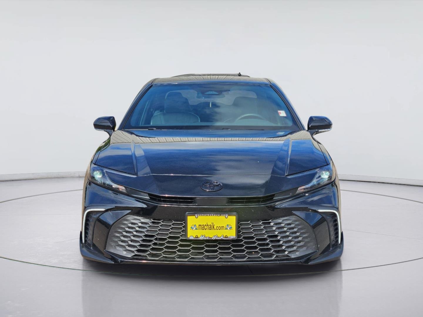 Used 2025 Toyota Camry SE w/ Convenience Package FWD image 2