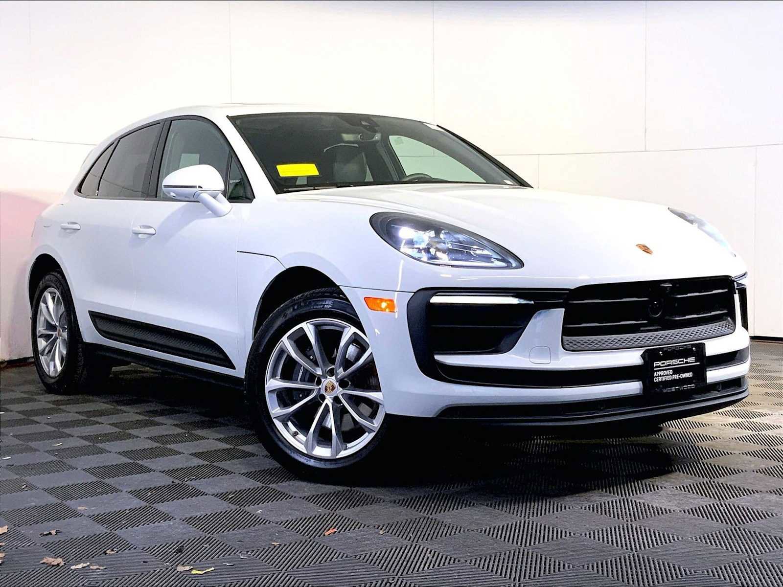 Certified 2025 Porsche Macan image 9
