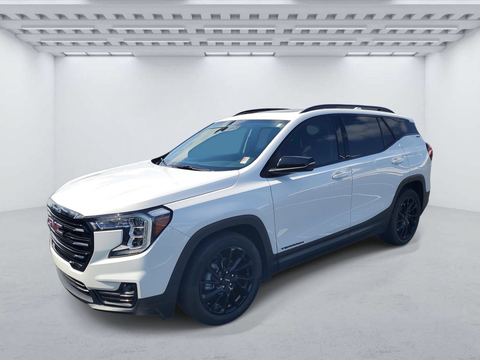 Used 2023 GMC Terrain SLT w/ Elevation Edition FWD image 2
