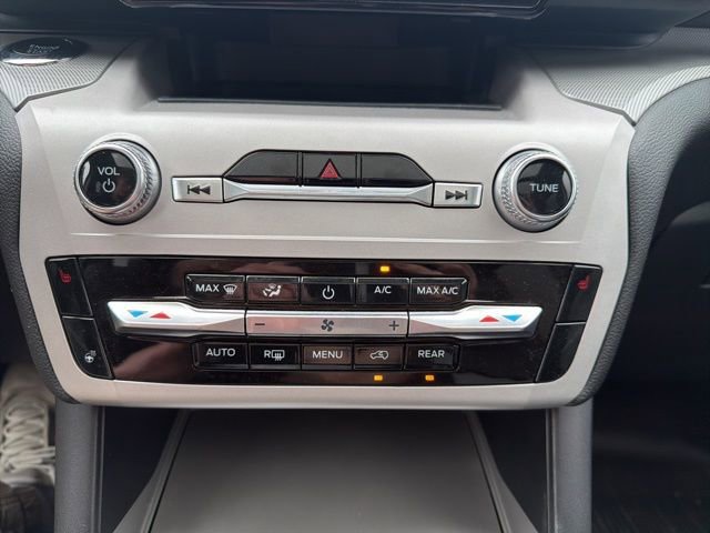 Certified 2023 Ford Explorer XLT w/ Equipment Group 202A AWD/4WD image 35