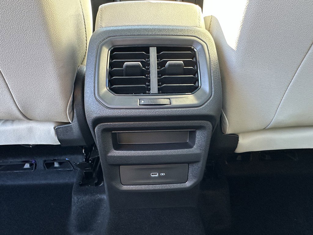 New 2025 Volkswagen Taos SE image 8