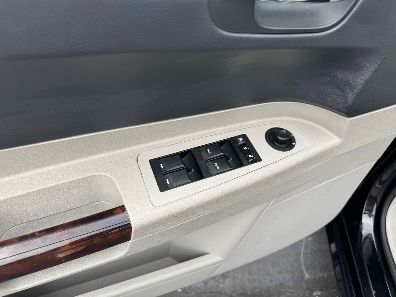 Used 2007 Chrysler 300 Touring L image 14