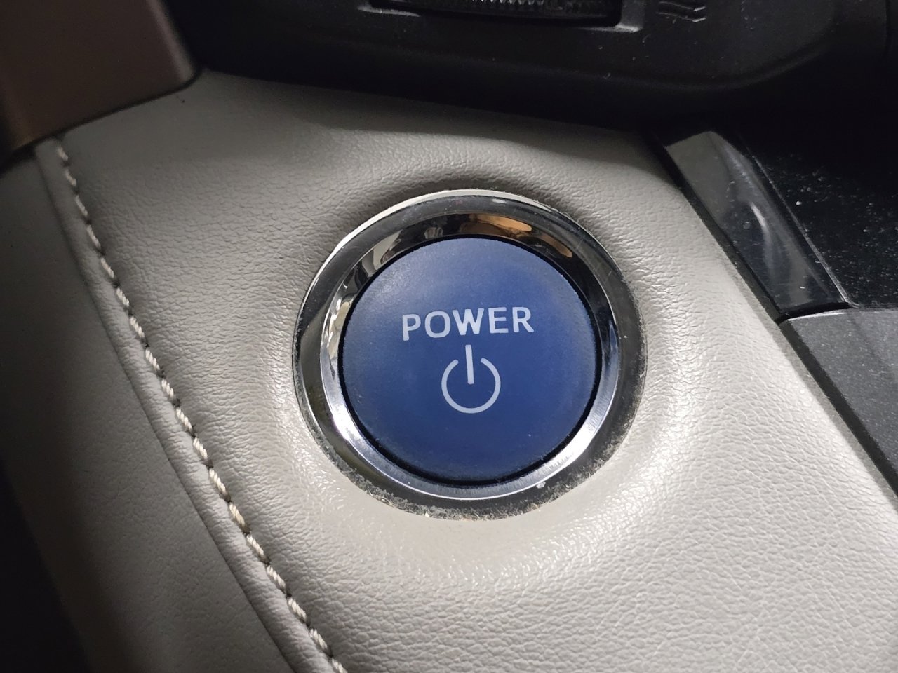 Used 2018 Toyota RAV4 XLE image 31