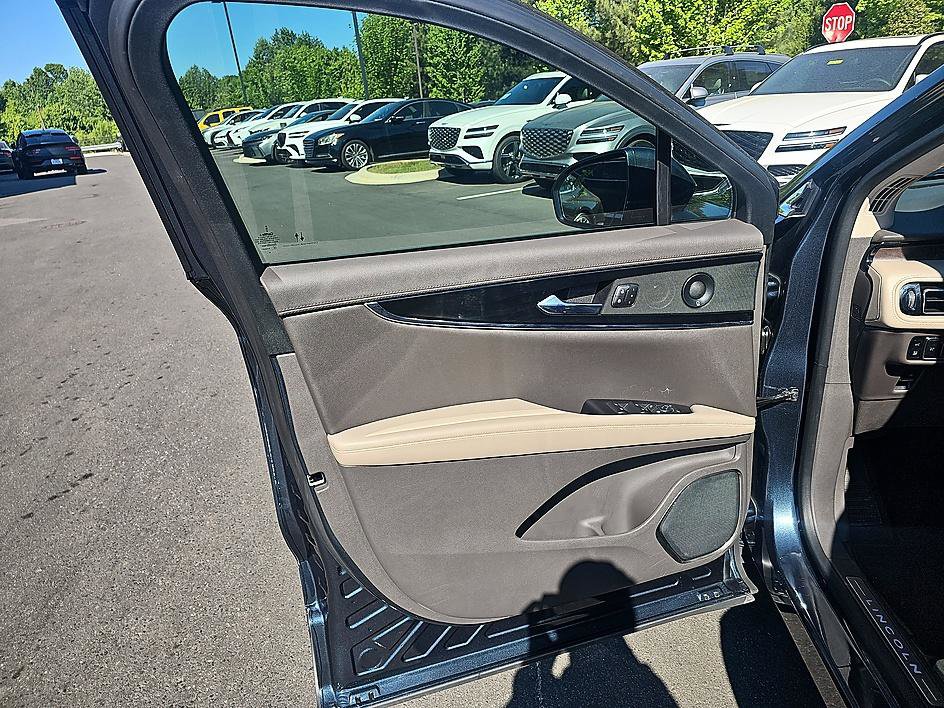 Used 2023 Lincoln Nautilus Reserve w/ Equipment Group 201A FWD image 10