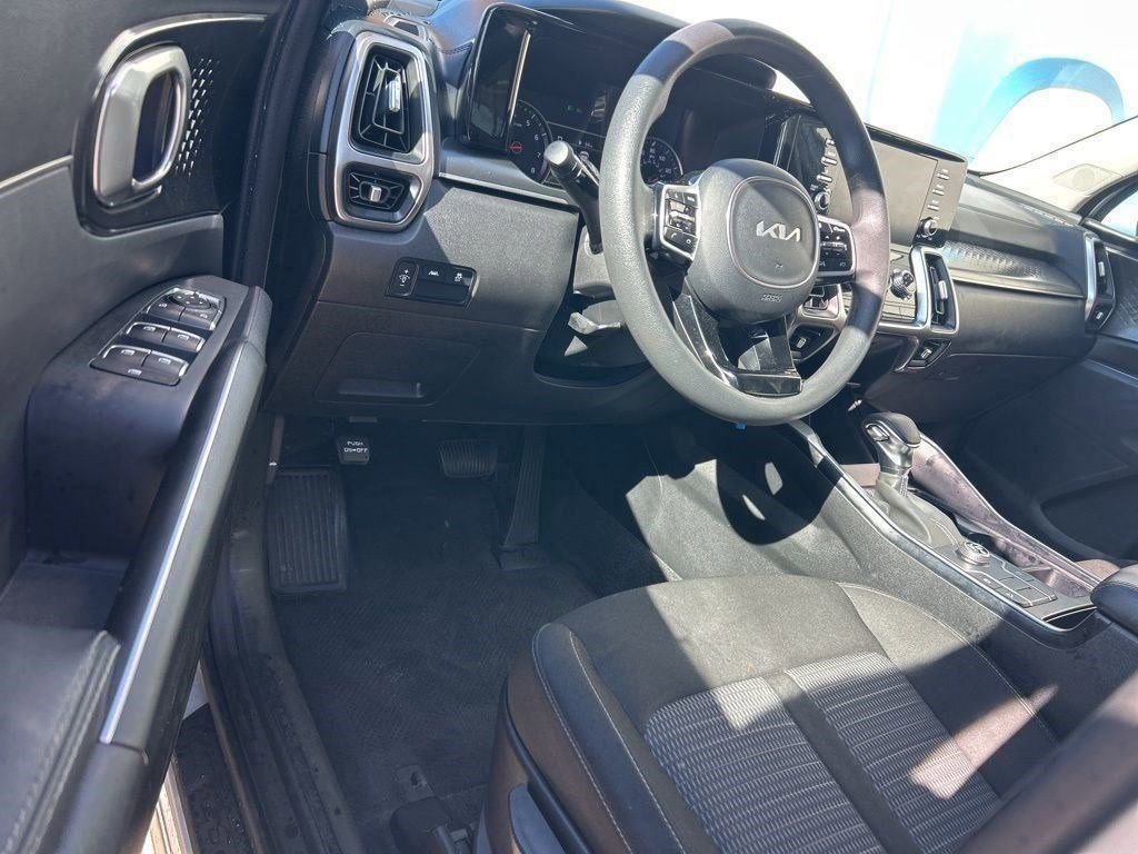 Used 2022 Kia Sorento LX image 12