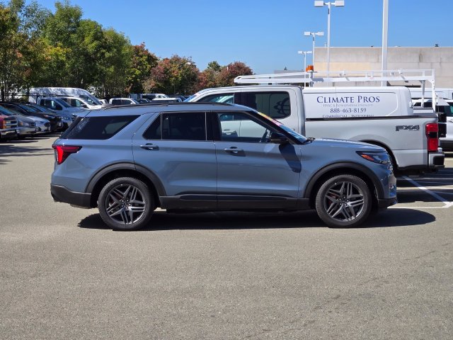 Certified 2025 Ford Explorer ST AWD/4WD image 7