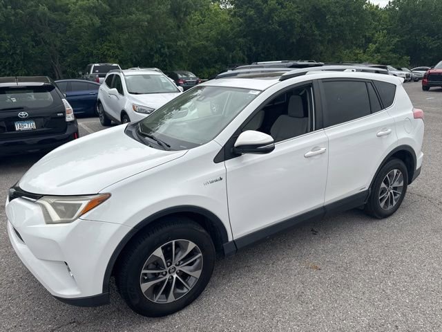 Used 2017 Toyota RAV4 XLE AWD/4WD image 4
