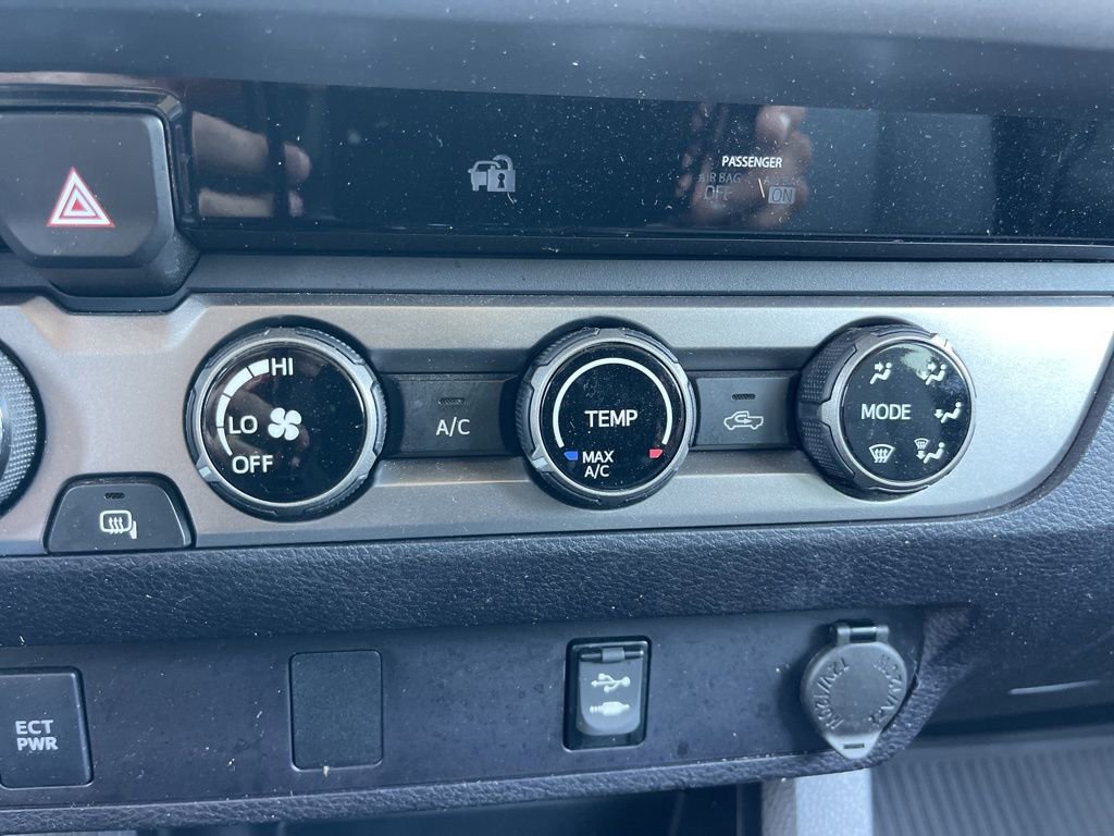 Used 2017 Toyota Tacoma SR5 w/ Tow Package image 12