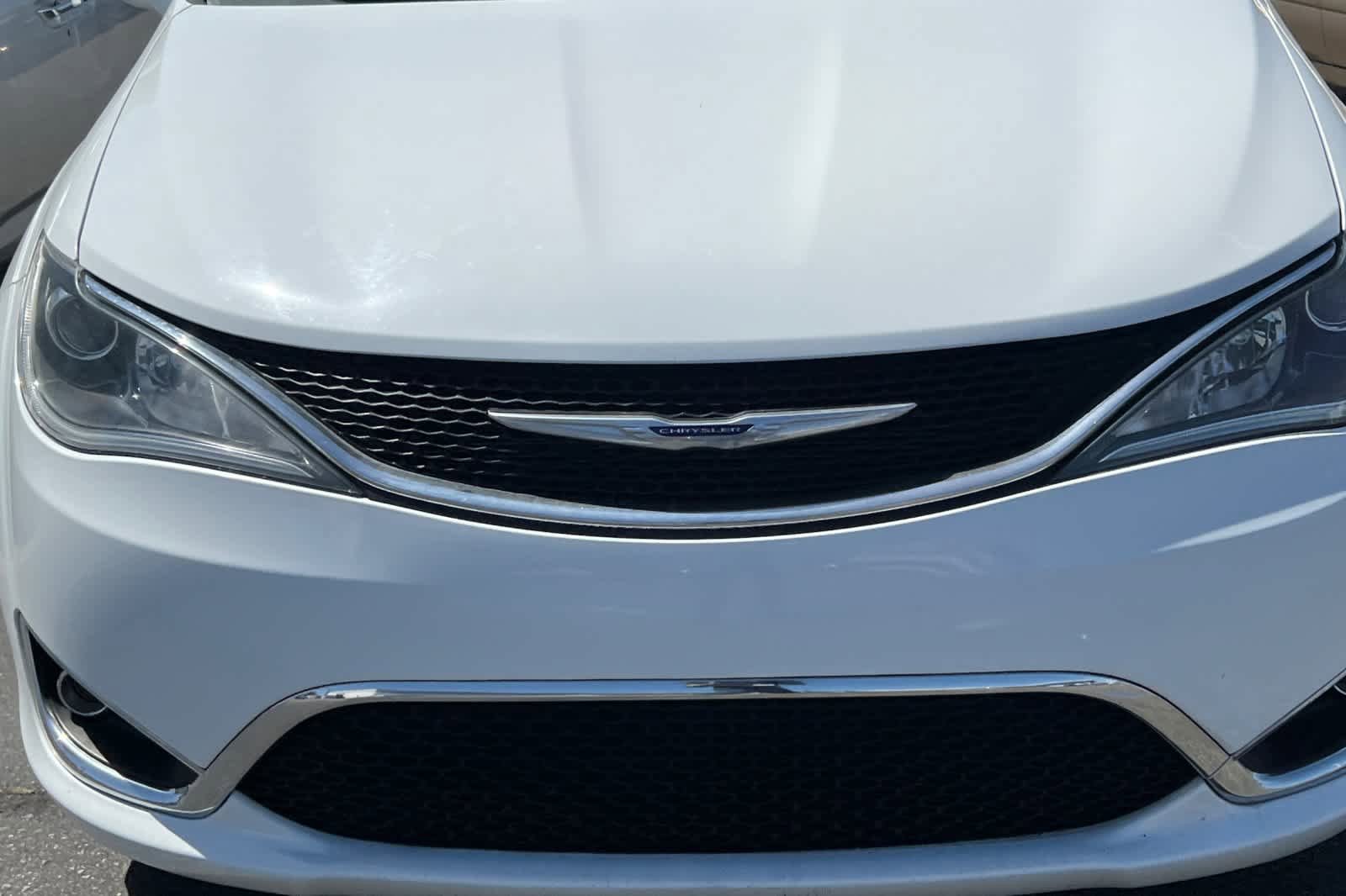 Used 2020 Chrysler Pacifica Touring-L image 12