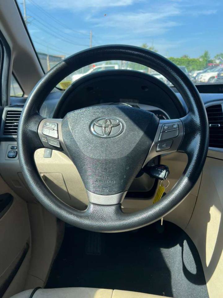 Used 2010 Toyota Venza AWD image 23