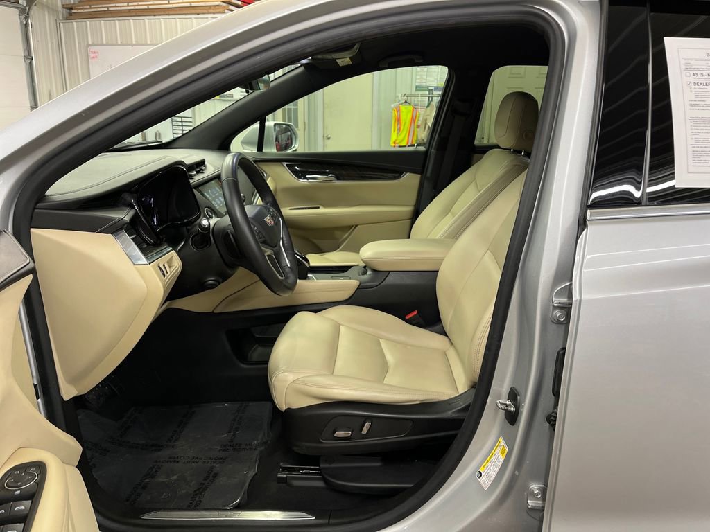 Used 2017 Cadillac XT5 FWD image 11