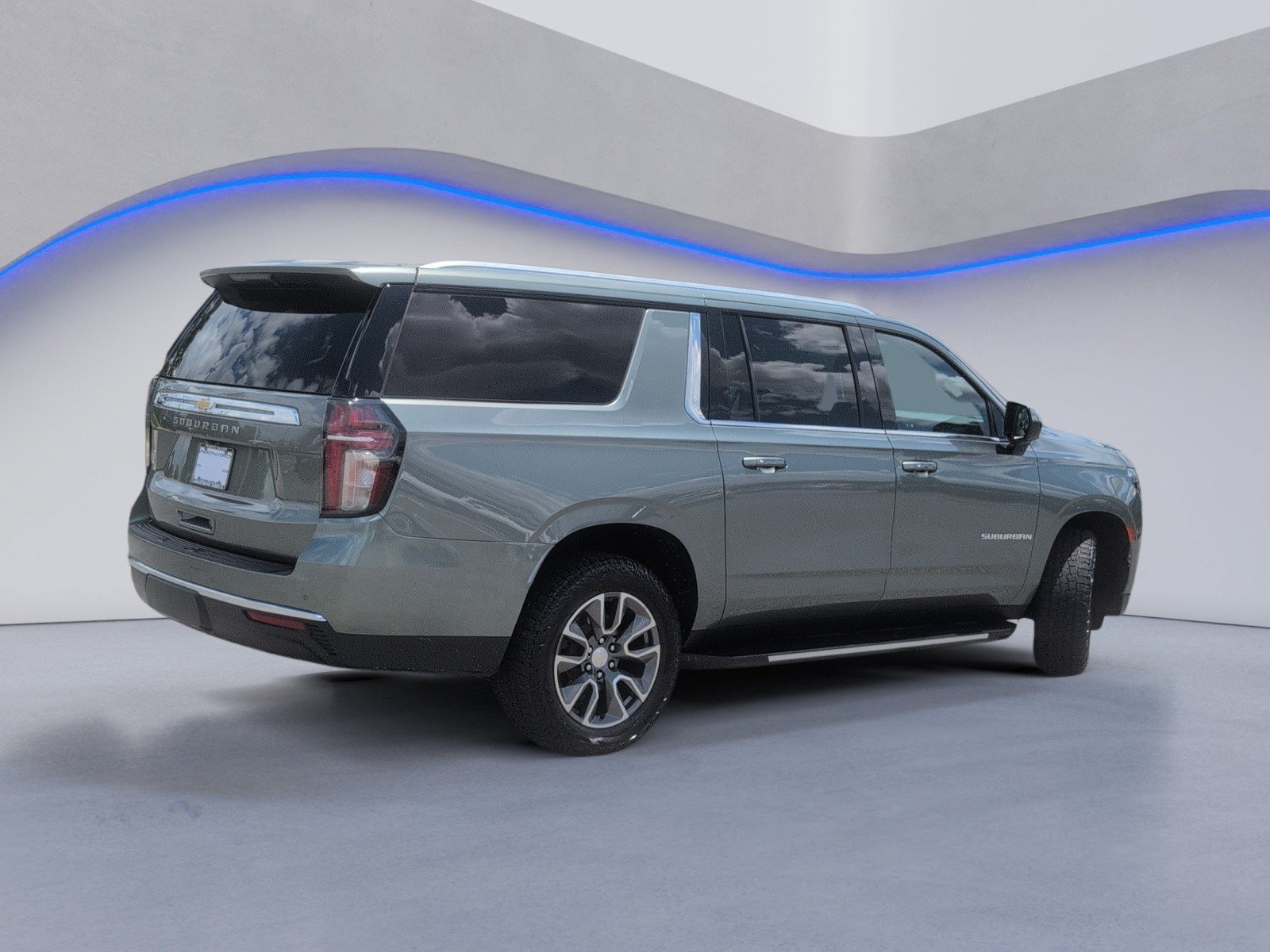 Used 2023 Chevrolet Suburban LS w/ Driver Alert Package RWD image 4