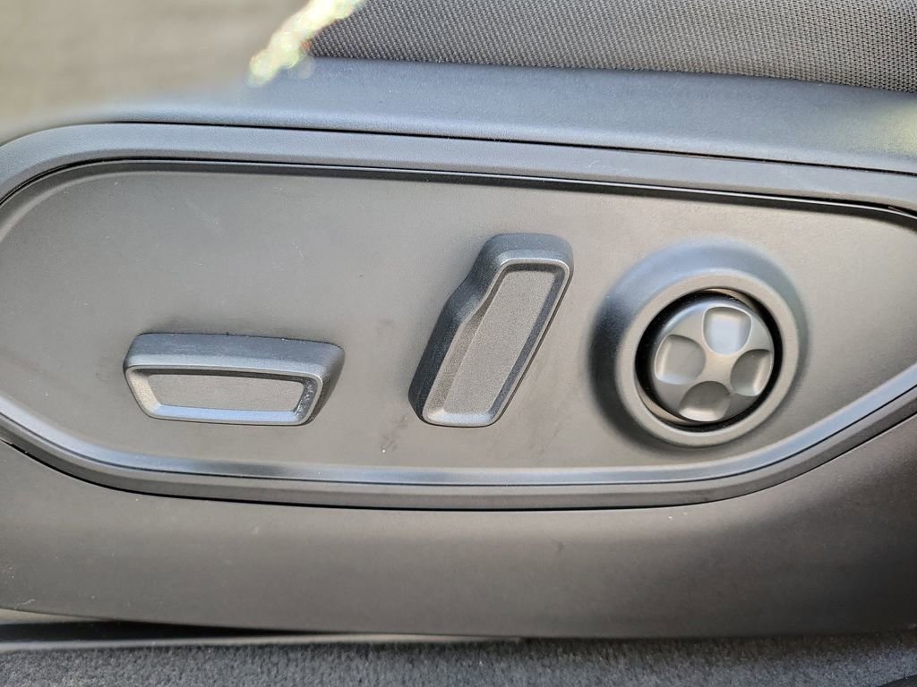 New 2026 Jeep Grand Cherokee Altitude image 23