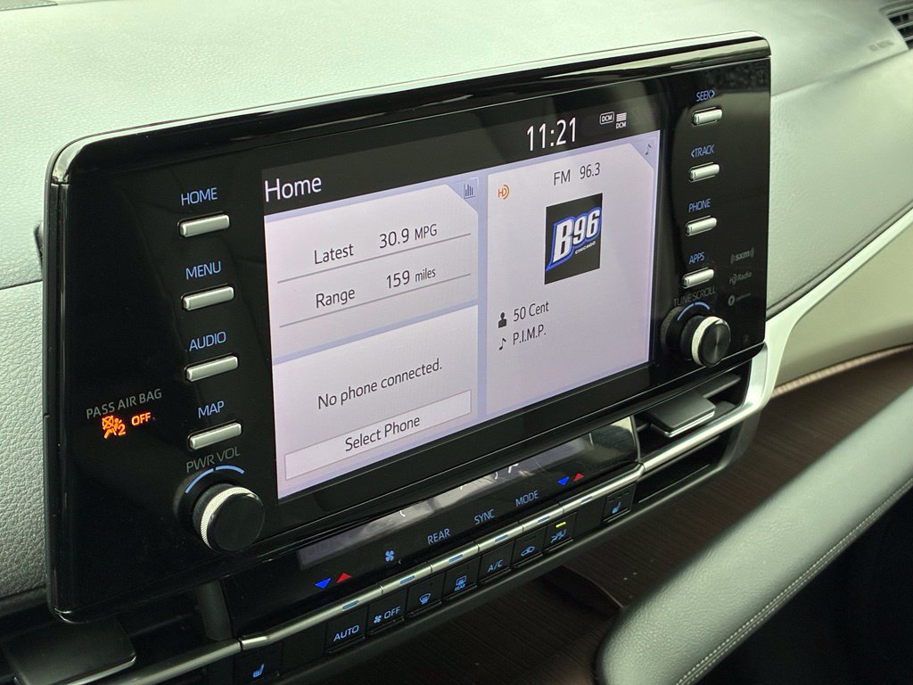 Used 2023 Toyota Sienna XLE FWD image 6