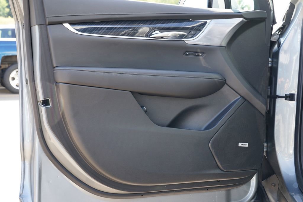 Used 2025 Cadillac XT6 Premium Luxury image 14
