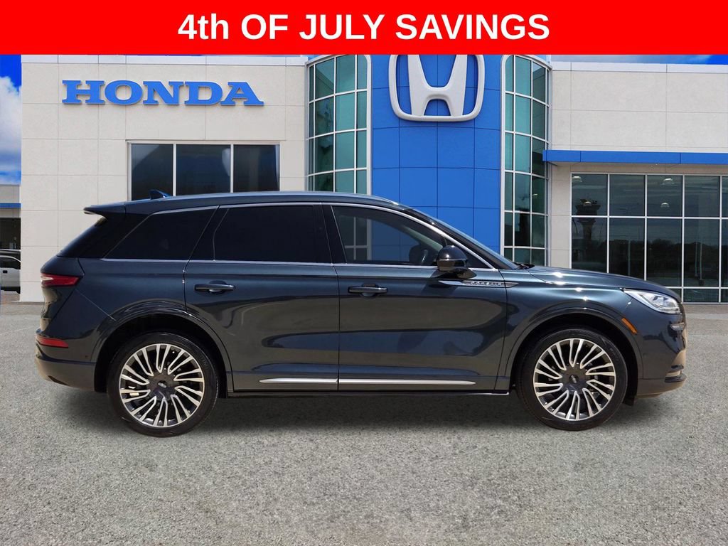 Used 2022 Lincoln Corsair Reserve w/ Equipment Group 201A AWD/4WD image 2