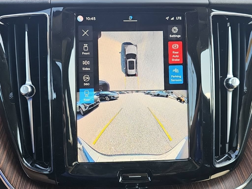Used 2024 Volvo XC60 B5 Plus w/ Protection Package Premier AWD/4WD image 9