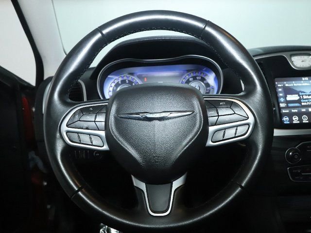 Used 2022 Chrysler 300 Touring w/ Sport Appearance Package image 20