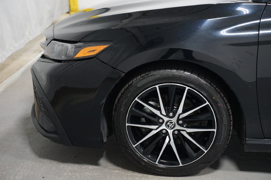 Used 2022 Toyota Camry SE FWD image 5