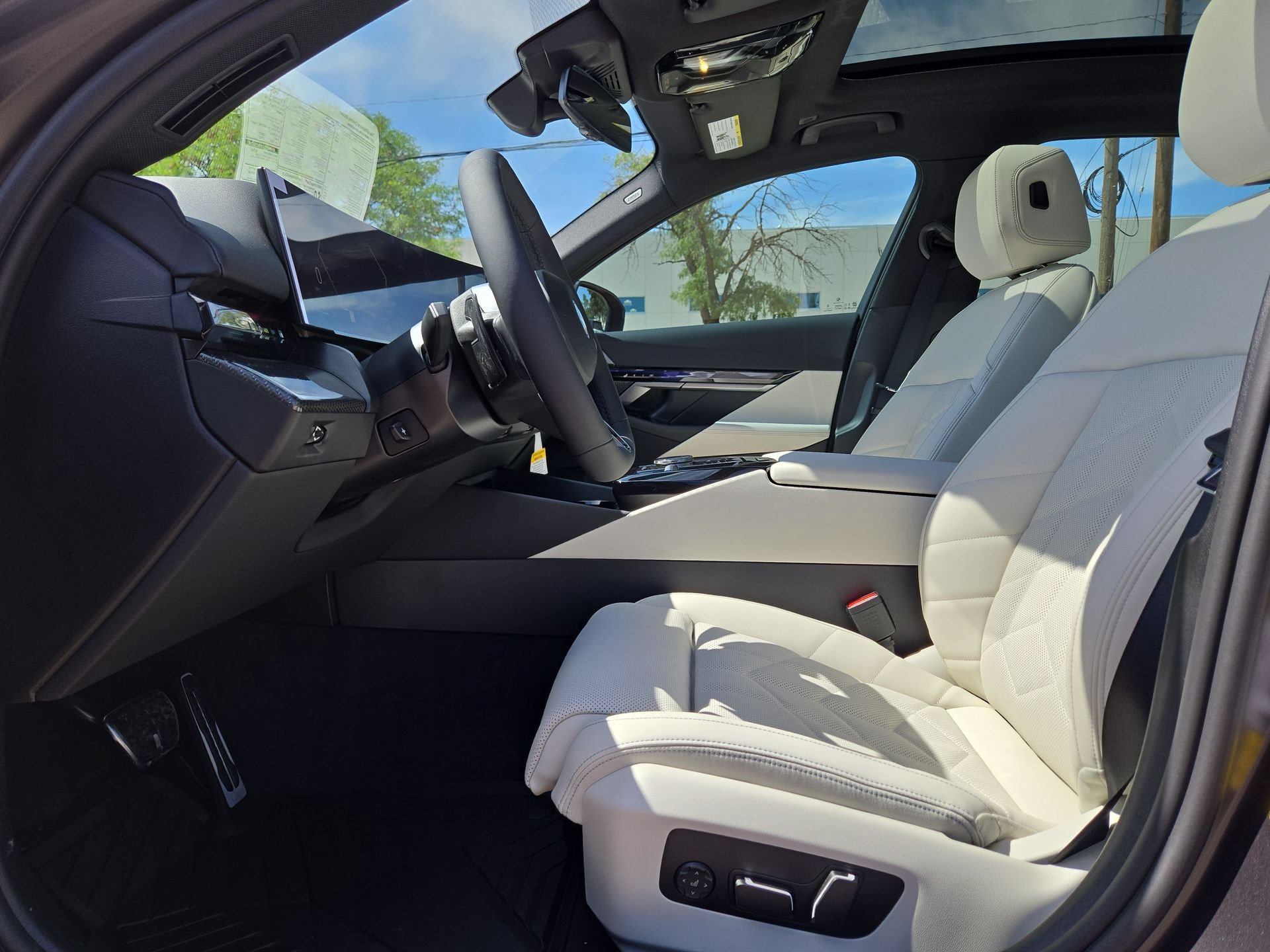 New 2027 BMW 550e xDrive AWD/4WD image 16