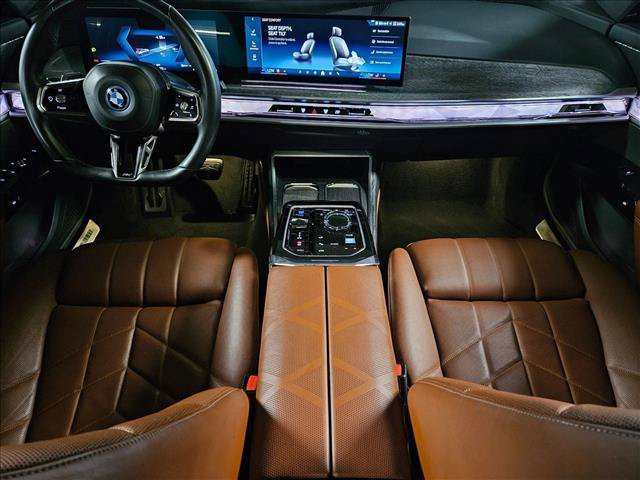 Certified 2024 BMW i7 eDrive50 w/ M Sport Package RWD image 18