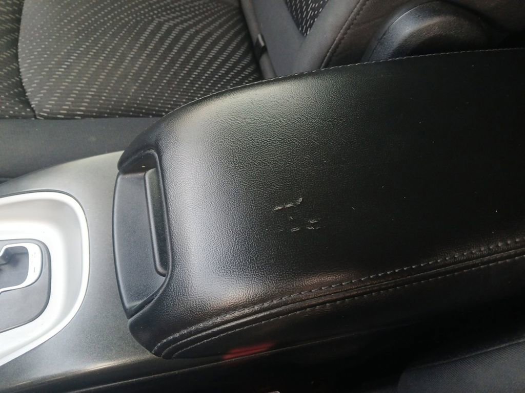 Used 2017 Dodge Journey SXT w/ Comfort/Convenience Group image 15