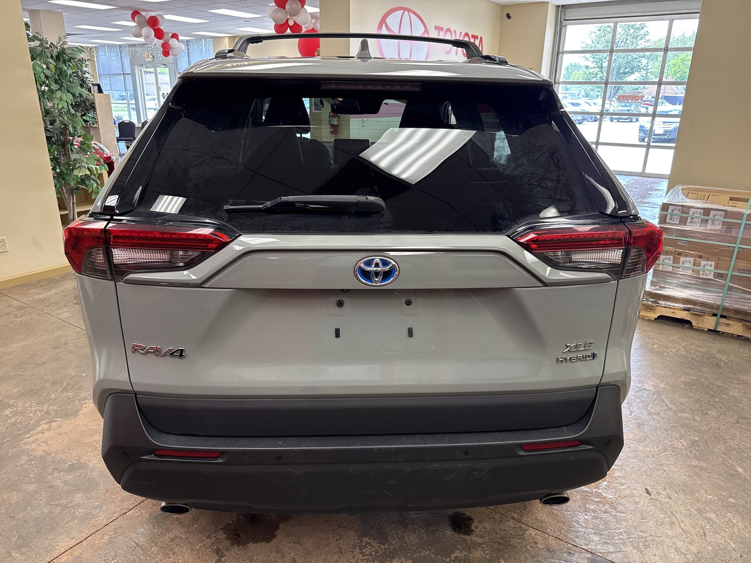 Used 2021 Toyota RAV4 XLE Premium AWD/4WD image 9